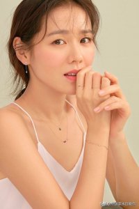 ​千面女郎孙艺珍