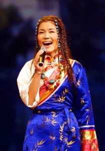 ​索朗旺姆：从牧羊女到“青歌赛”冠军，47岁婚姻成谜