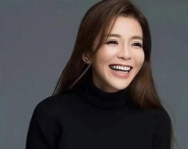 央视主持人朱迅:2次患癌,7次上春晚,挚爱男人离世让她抱憾终生