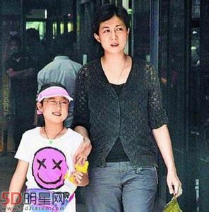 吴绮丽生下成龙小龙女的原因 成龙吴绮莉情感始末