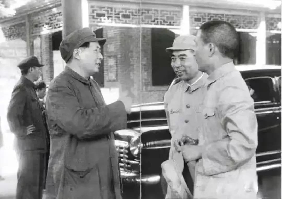 1949年新中国确定国名，张治中提议减掉2个字，毛主席：同意