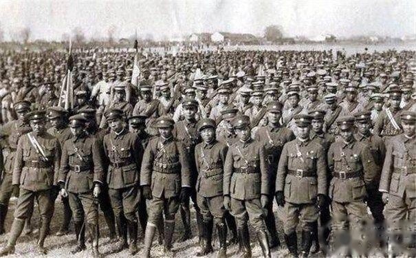 1949年新中国确定国名，张治中提议减掉2个字，毛主席：同意