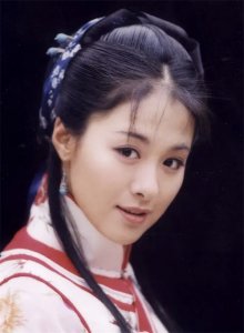 ​沈傲君的个人资料：曾拿200万求婚聂远被拒，33岁嫁乾隆后裔生一子很幸福