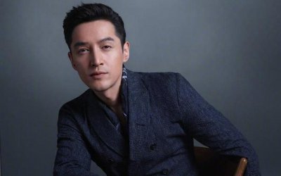 胡歌大胆拎毒蛇上热搜!网友惊呼:这勇气也太惊人了吧!