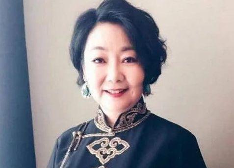 她出道24年无绯闻,与初恋相守一生,婚姻29年仍被丈夫宠成女王!