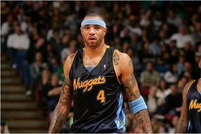 最悲凉的大前锋肯扬·马丁,00年的状元却总遇到97年的怪兽大魔王