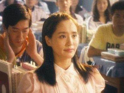 ​40岁王智越长越嫩了！生过娃的身材大胆露细腰，洋气得像小姑娘