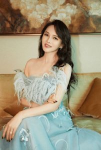 ​伊能静否认婚变 称＂秦昊与女生牵手＂是断章取义