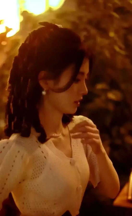 鞠婧祎《粉墨江湖》新片路透照，民国千金贵气满满