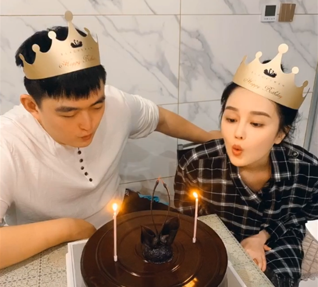 赵本山全家福曝光,赵一楠和父亲越长越像,基因太强大