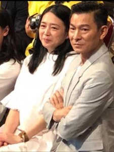 刘德华的老婆是,刘德华有几个妻子(刘德华有多少个妻子)