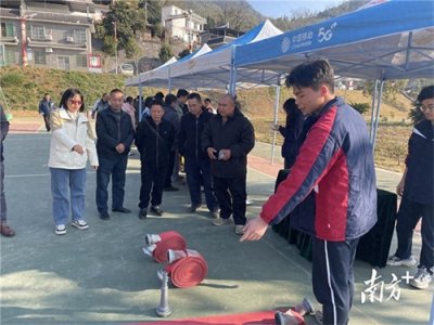 ​广州市机电技师学院送消防技能入三排