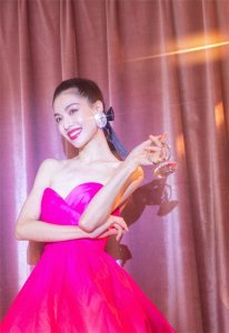 ​钟楚曦-钟爱浓妆