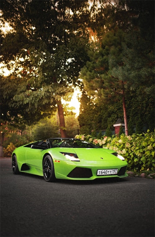 兰博基尼蝙蝠高清壁纸，只有跑车才能驾驭这个颜色