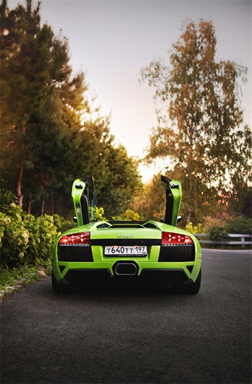 兰博基尼蝙蝠高清壁纸，只有跑车才能驾驭这个颜色