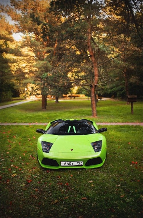 兰博基尼蝙蝠高清壁纸，只有跑车才能驾驭这个颜色