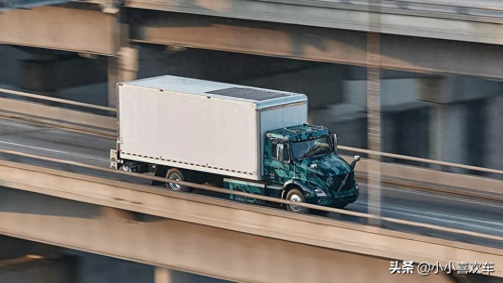 沃尔沃VNR电动半挂车，续航400公里