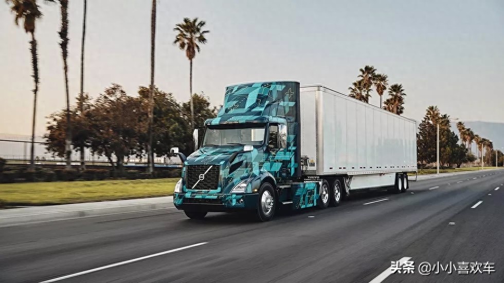 沃尔沃VNR电动半挂车，续航400公里