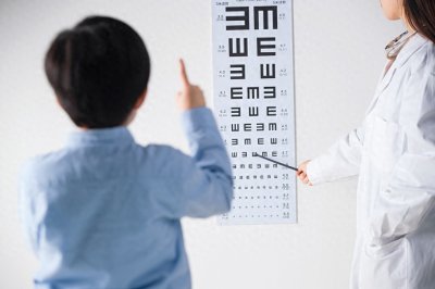 ​四川问政回音｜家长建议将“青少年黄斑变性”纳入罕见病目录 四川省卫健委回应