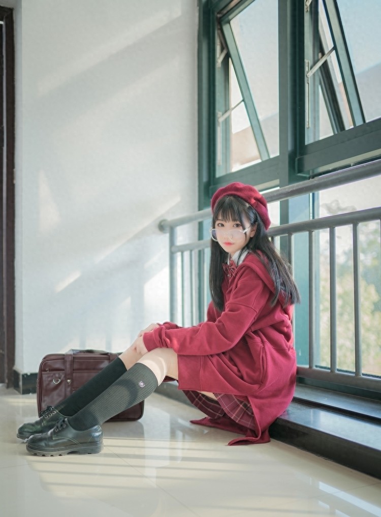 校园萌妹萝莉私影制服黑丝美腿养眼