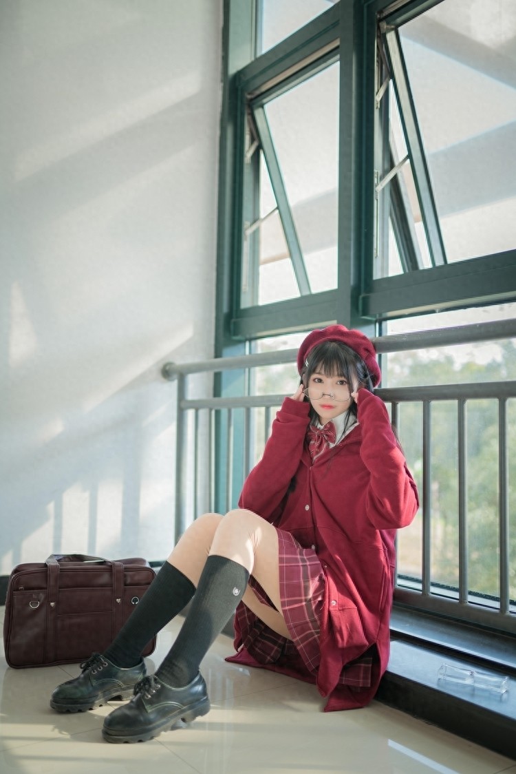 校园萌妹萝莉私影制服黑丝美腿养眼