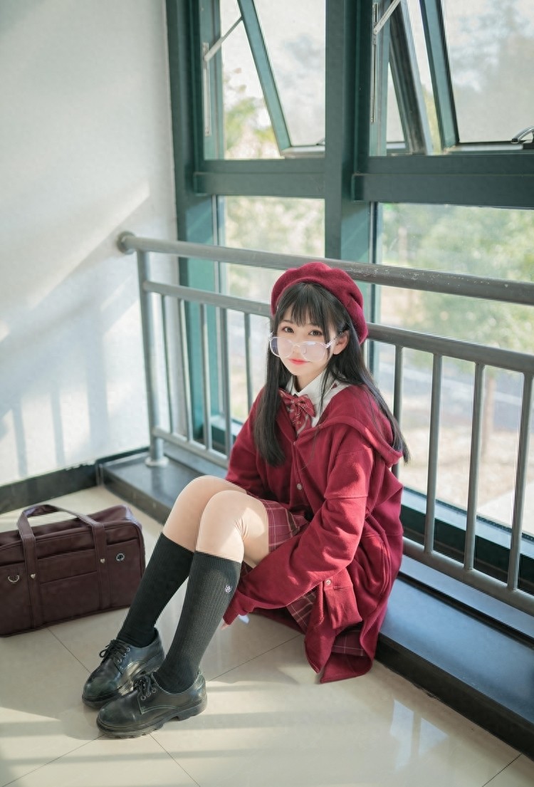 校园萌妹萝莉私影制服黑丝美腿养眼