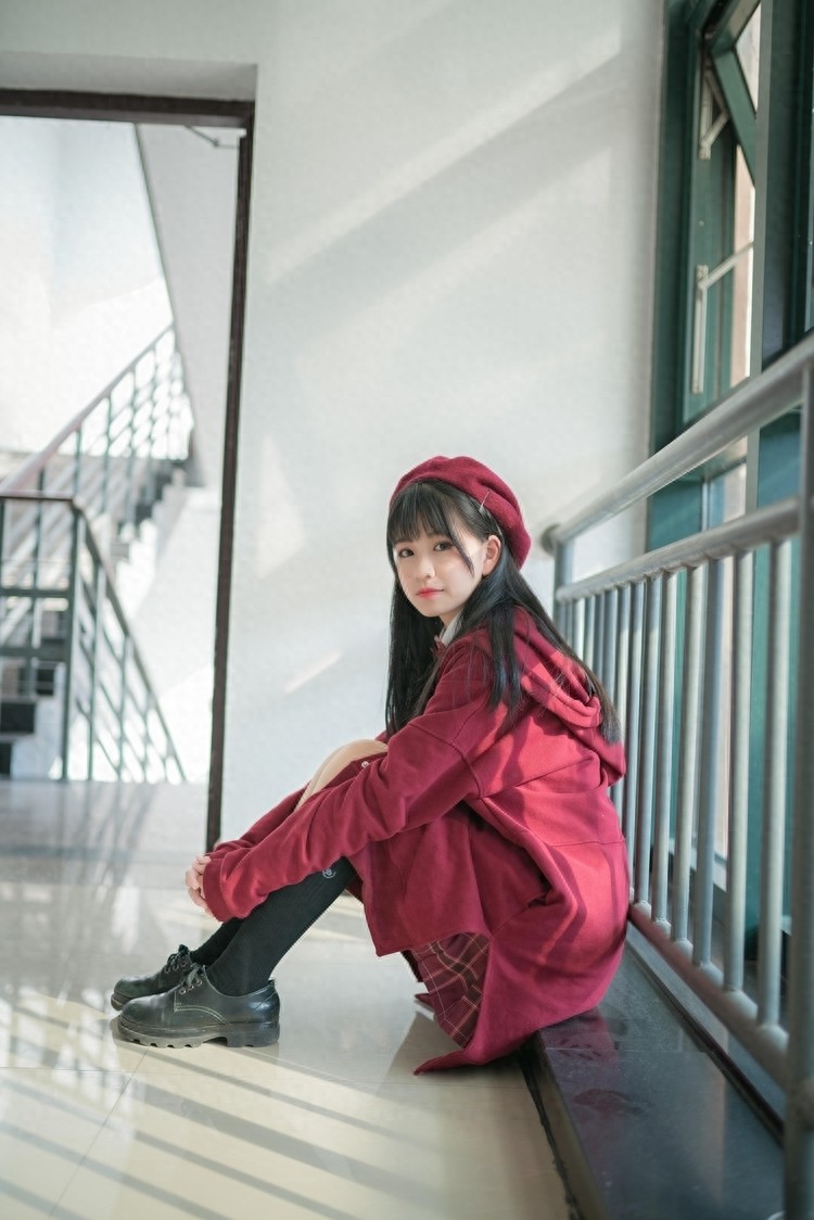 校园萌妹萝莉私影制服黑丝美腿养眼