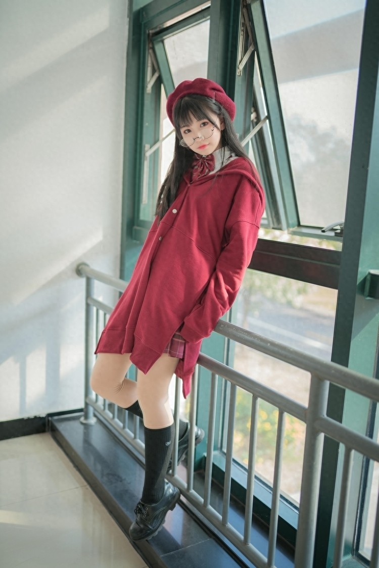 校园萌妹萝莉私影制服黑丝美腿养眼