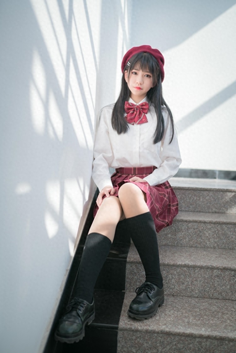 校园萌妹萝莉私影制服黑丝美腿养眼