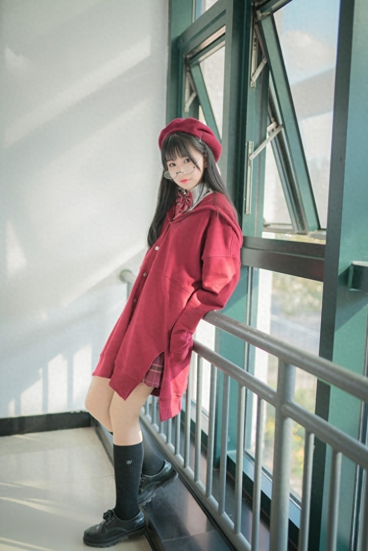 校园萌妹萝莉私影制服黑丝美腿养眼