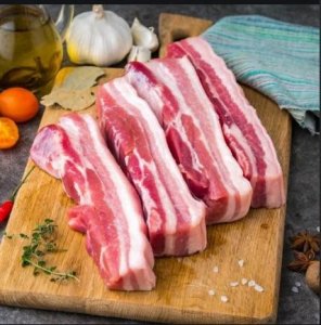 ​家常五花肉焖腐竹，油润酥嫩，香糯入味，下饭硬菜系列之一