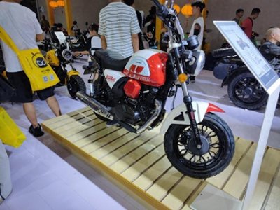 ​摩博会上的黑马！银钢AT150自动挡摩托，万元价格标签成焦点