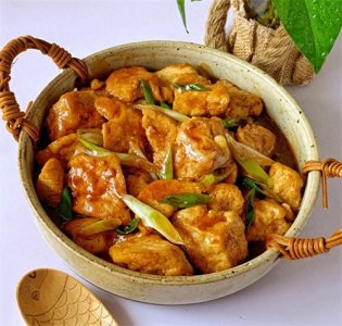 ​＂米饭杀手＂来袭！葱烧豆腐，比肉还香，好吃到破防！