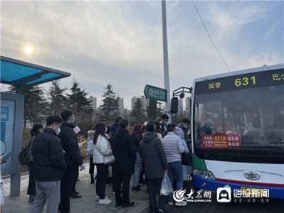 争·春|记者蹲点青岛公交站点:客流量持续上升,市民外出游玩的心回来了
