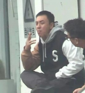 释小龙:童星蜕变,从武打到导演的跨界之旅