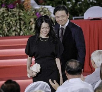 ​新加坡新任总理黄循财的夫人吕子蕊闪亮登场，被网民夸赞“优雅”