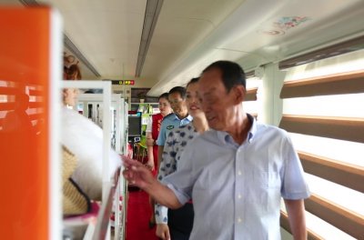 ​献给父亲的礼物︱父亲是儿那登天的梯，父亲是那拉车的牛！