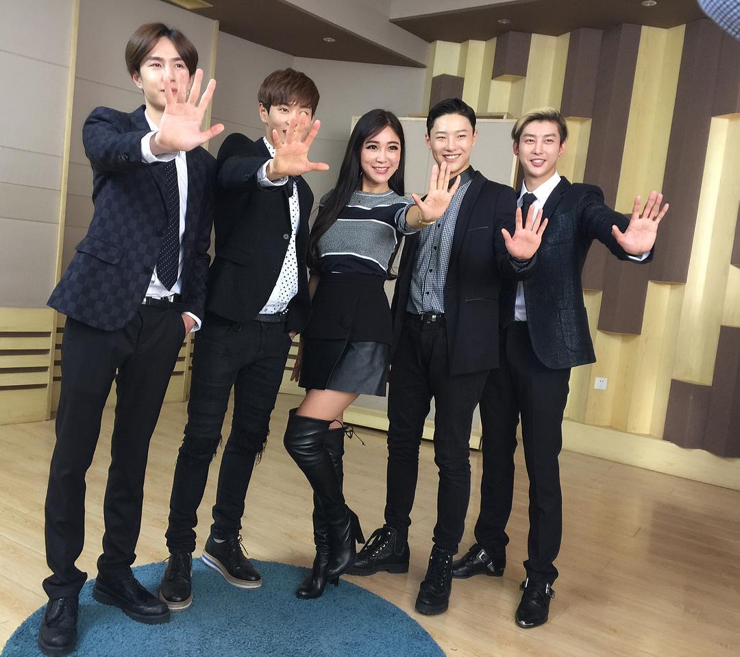 周玲安个人资料写真作品