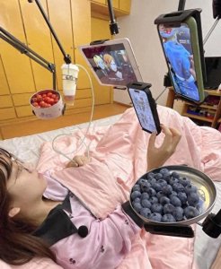 ​每日一笑，搞笑动图合集，没钱装热水器，只能先这么凑活了