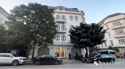 ​越南“辣妹”直播带货，5层豪华别墅遭警方突袭，发现大量私货