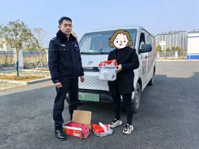 ​江西吉安县一派出所所长彭星：“15万元现金拦住了，大家回所吃饭！”