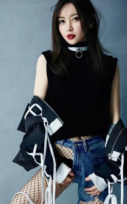 皇族拽姐于文文出道即巅峰（于文文手握代表作为何泯然众人）