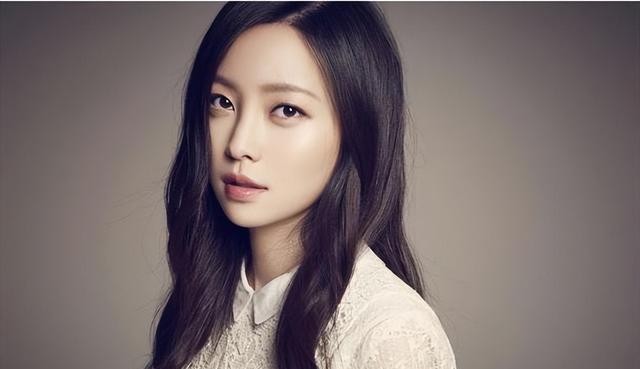 皇族拽姐于文文出道即巅峰（于文文手握代表作为何泯然众人）