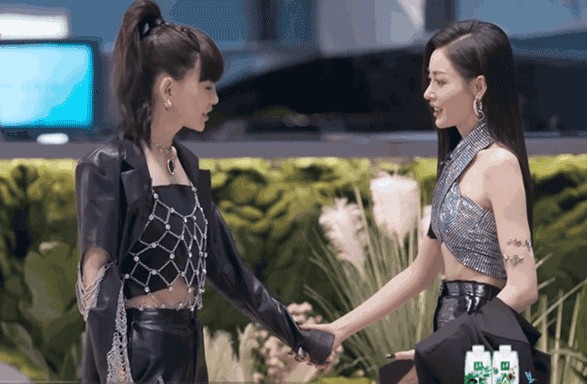 皇族拽姐于文文出道即巅峰（于文文手握代表作为何泯然众人）