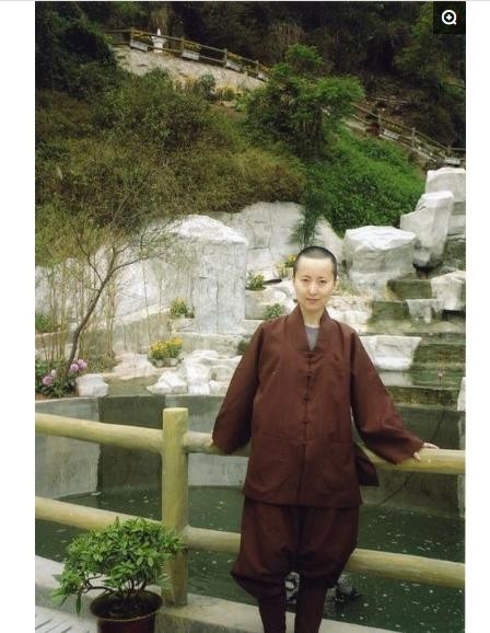 老照片回顾陈晓旭一生：重病时剃度出家，至死未能走出林黛玉影响