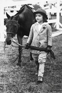 ​美国最美第一夫人，痛失丈夫后又嫁给船王，归来仍是优雅端庄美人