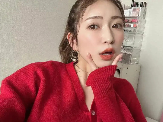 霓虹国美少女吉田朱里高清美图，又美又萌惹人怜！