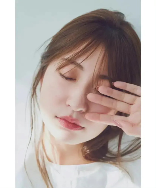 霓虹国美少女吉田朱里高清美图，又美又萌惹人怜！