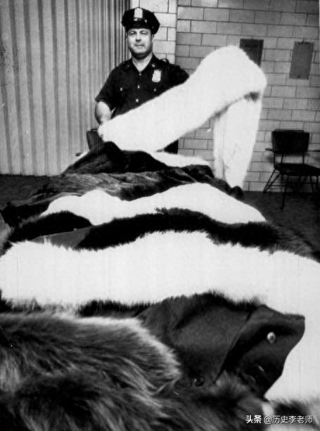 梦露死亡现场终于曝光：谋杀可能性最大，死后姿势怪异，一丝不挂