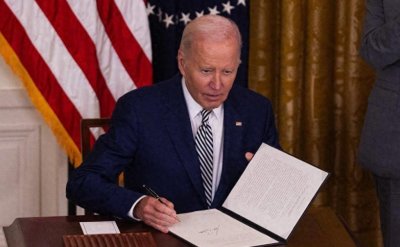 ​美国实施阴险计划，中企被拉黑，紧急状态延长，制裁中国加剧！